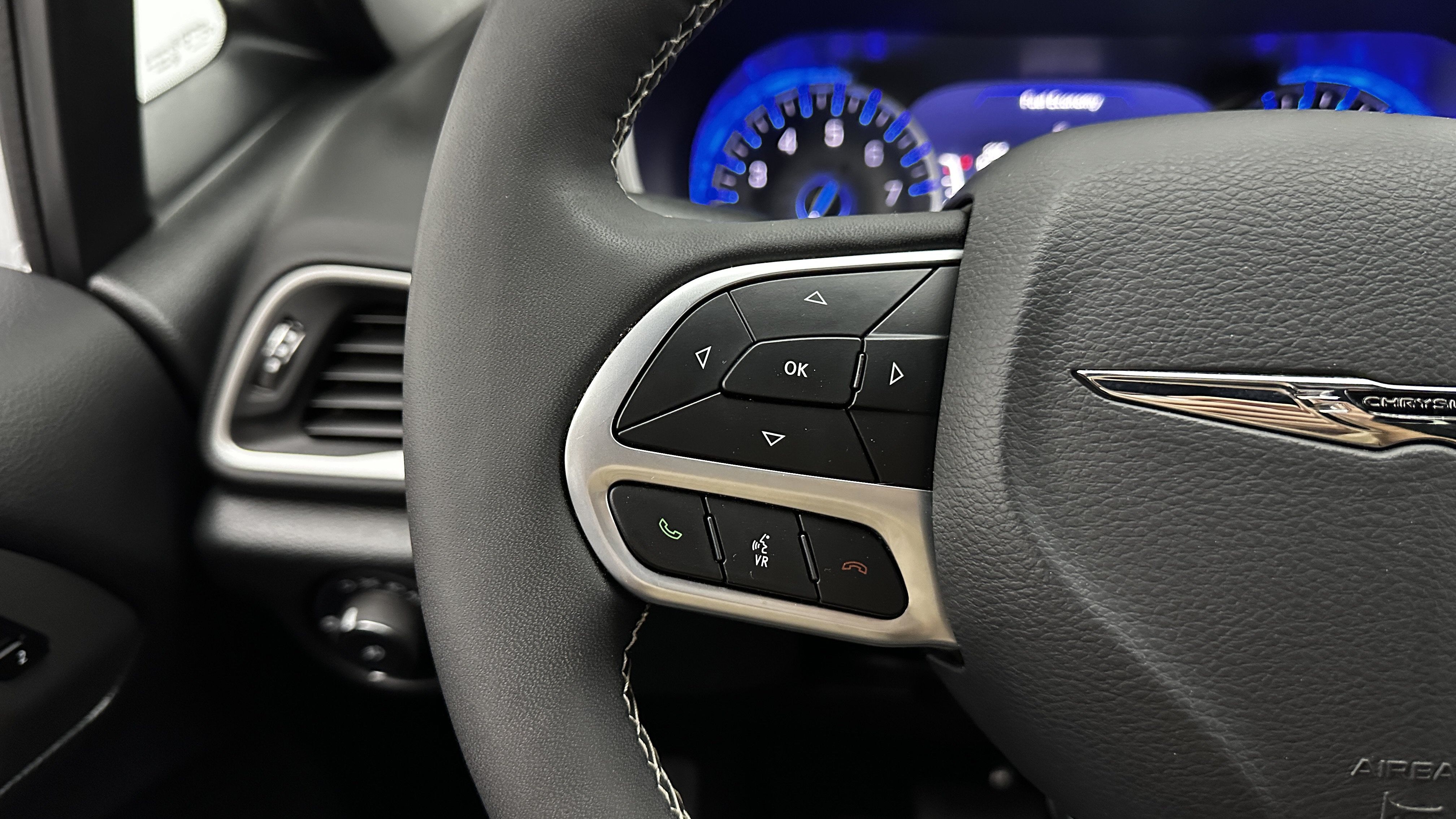 Used 2025 Chrysler Pacifica Select FWD image 21