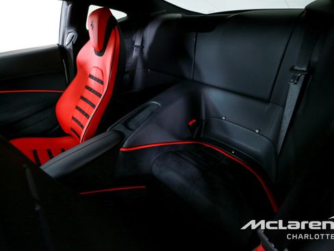 Used 2022 Ferrari Roma RWD image 16