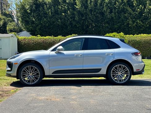 New 2026 Porsche Macan AWD/4WD image 2