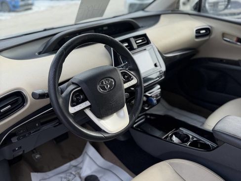 Used 2017 Toyota Prius Four Touring image 12