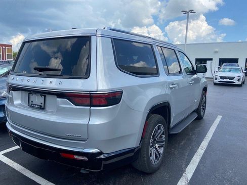 Used 2024 Jeep Wagoneer Series II w/ Flexible Seating Group AWD/4WD image 6