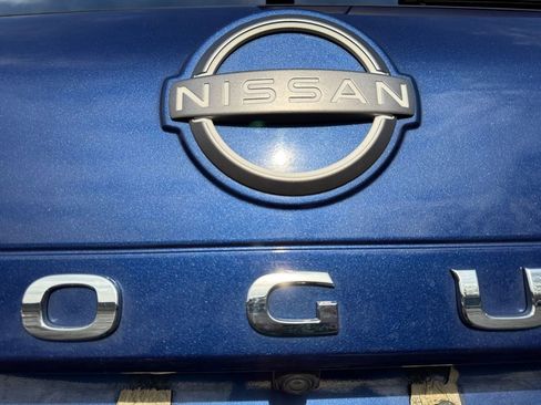 Certified 2023 Nissan Rogue SV image 17