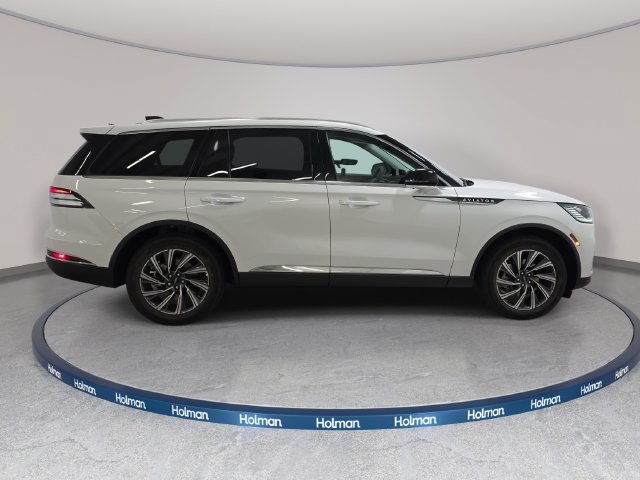 New 2027 Lincoln Aviator AWD image 4