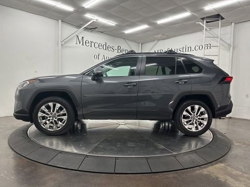 Used 2020 Toyota RAV4 XLE Premium FWD image 4