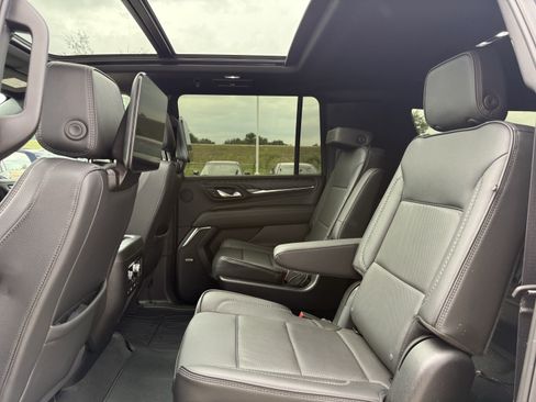 Used 2024 GMC Yukon XL Denali w/ Advanced Technology Package AWD/4WD image 24