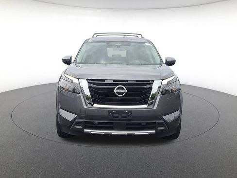 Used 2025 Nissan Pathfinder SL AWD/4WD image 2