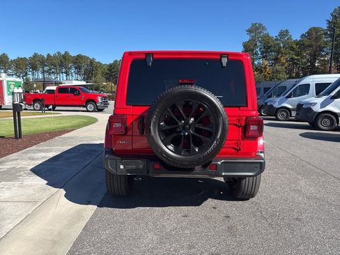 Used 2021 Jeep Wrangler Unlimited Sahara w/ Cold Weather Group AWD/4WD image 7