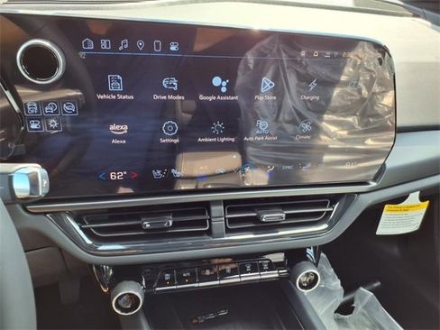 New 2025 Chevrolet Equinox EV RS image 13