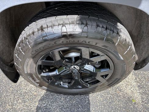 Certified 2025 Volkswagen Atlas Peak Edition SE AWD/4WD image 10