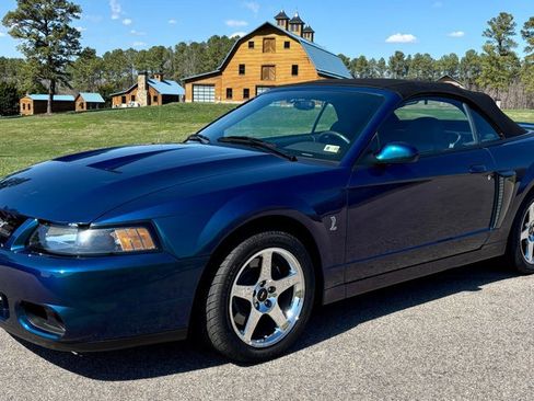 Used 2004 Ford Mustang Cobra RWD image 3