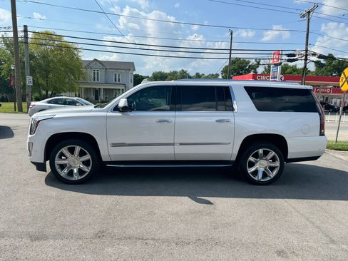 Used 2018 Cadillac Escalade ESV Luxury AWD/4WD image 8