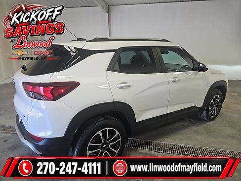 Used 2025 Chevrolet TrailBlazer LT AWD/4WD image 2
