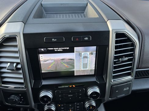 Used 2015 Ford F150 Platinum w/ Equipment Group 701A Luxury image 19