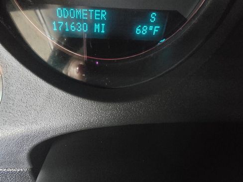 Used 2011 Chevrolet Avalanche LS image 21