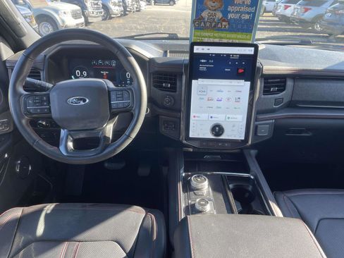 Used 2022 Ford Expedition Max Limited image 4