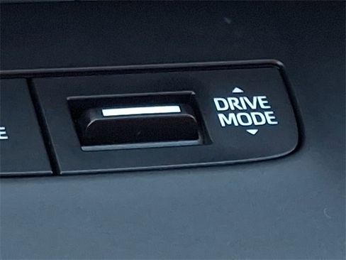 Certified 2024 Toyota Venza Limited image 25