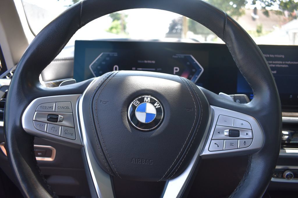 Used 2025 BMW X7 xDrive40i AWD/4WD image 14