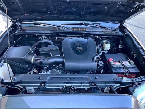 Used 2017 Toyota Tacoma SR5 w/ Tow Package image 30