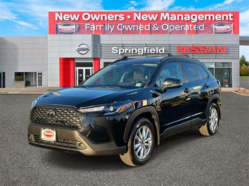 Used 2022 Toyota Corolla Cross LE image 2