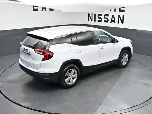Used 2024 GMC Terrain SLE image 34