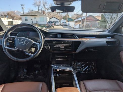 Used 2021 Audi e-tron Premium w/ Towing Package image 7