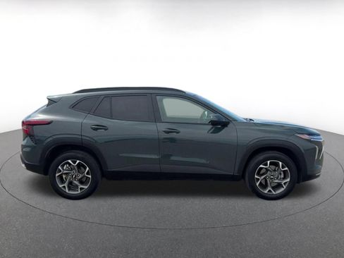 Used 2025 Chevrolet Trax LT FWD image 15