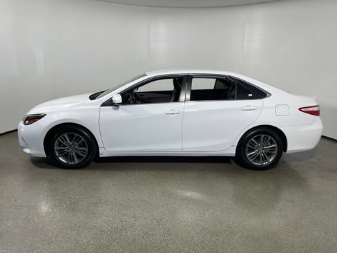 Used 2015 Toyota Camry SE FWD image 6