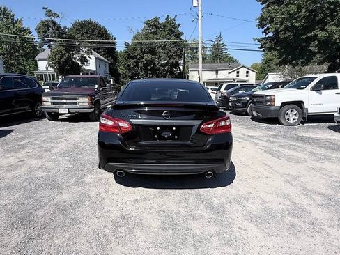 Used 2017 Nissan Altima 2.5 SR w/ Midnight Edition Package FWD image 4