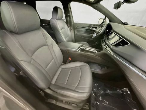Used 2024 Buick Enclave Essence w/ Technology Package FWD image 28