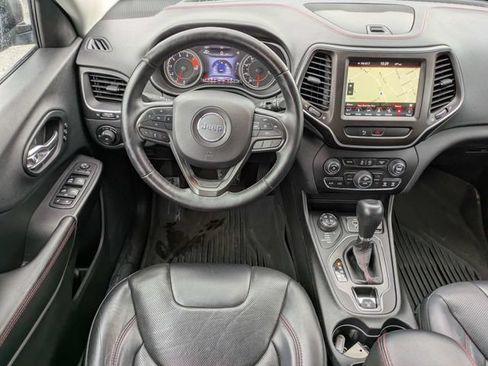 Used 2019 Jeep Cherokee Trailhawk AWD/4WD image 16