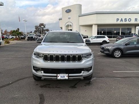 Used 2024 Jeep Wagoneer L Series II w/ Flexible Seating Group image 8