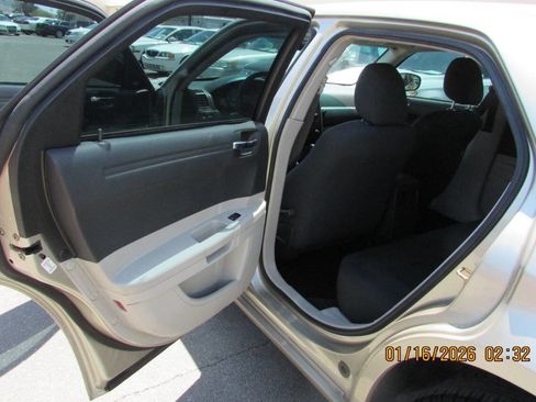 Used 2006 Chrysler 300 w/ Sound Group image 12