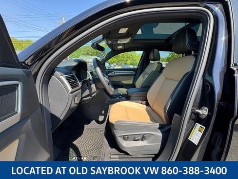 Certified 2023 Volkswagen Atlas Cross Sport SE w/ Panoramic Sunroof Package AWD/4WD image 33