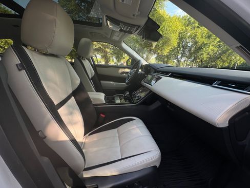 Used 2023 Land Rover Range Rover Velar R-Dynamic S image 19