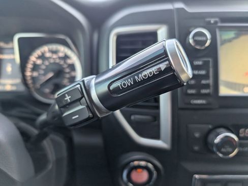 Used 2018 Nissan Titan SV w/ SV Convenience Package image 16