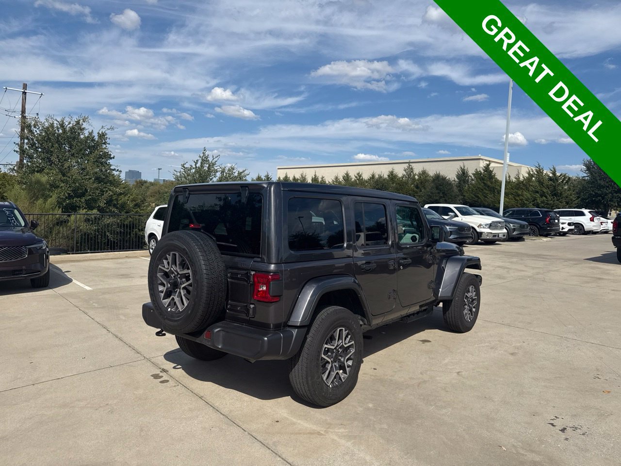 Used 2026 Jeep Wrangler Unlimited Sahara AWD/4WD image 5