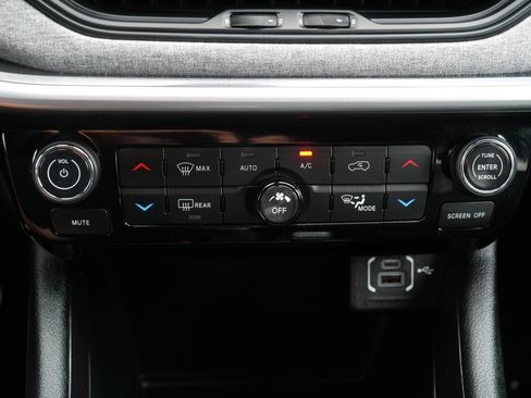 Used 2024 Jeep Compass Latitude w/ Convenience Group AWD/4WD image 23