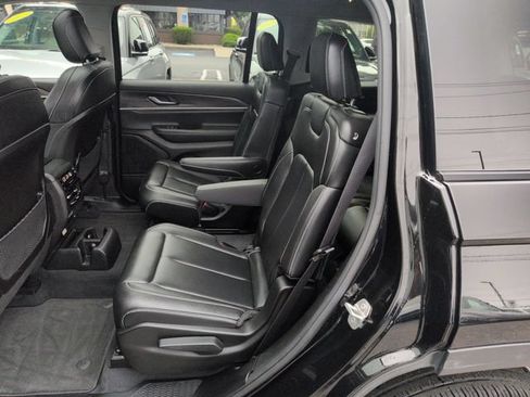 Used 2023 Jeep Grand Cherokee L Limited w/ Black Appearance Package AWD/4WD image 13