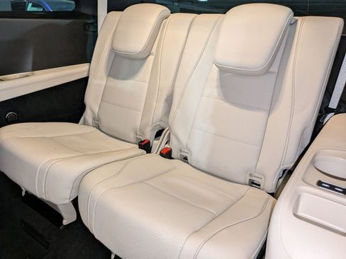 Used 2024 Mercedes-Benz GLS 450 4MATIC image 20
