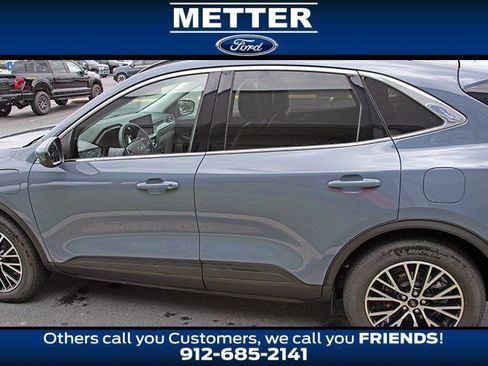 Used 2025 Ford Escape SE FWD image 1