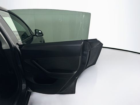 Used 2022 Tesla Model Y Long Range image 31