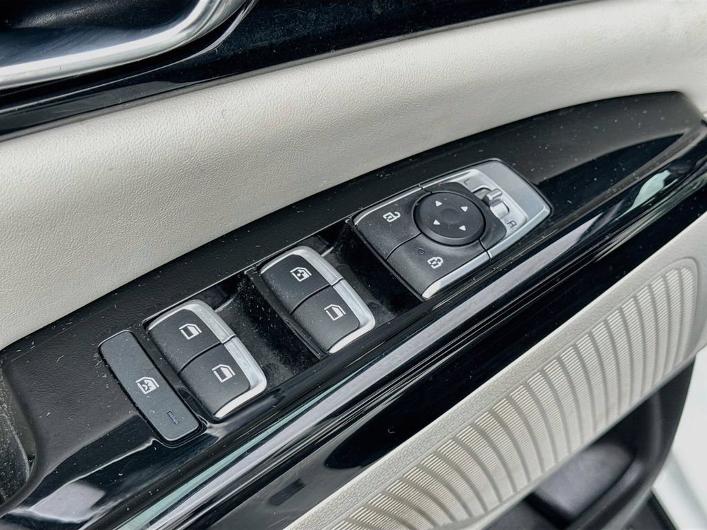 Certified 2024 Kia Carnival EX FWD image 21