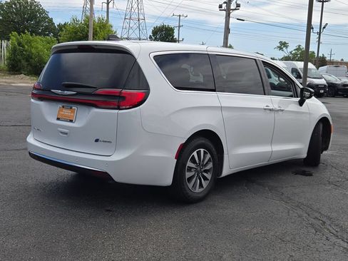 Used 2024 Chrysler Pacifica Limited FWD image 13