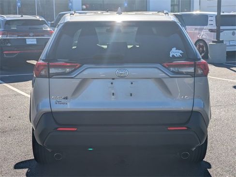 Used 2021 Toyota RAV4 LE image 5