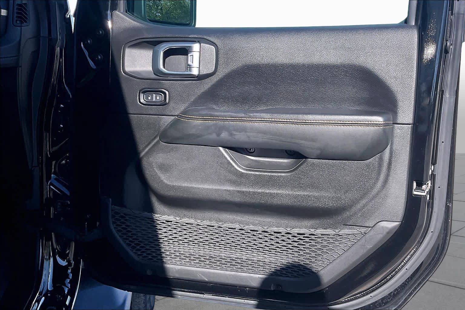 Used 2024 Jeep Wrangler Unlimited Sahara AWD/4WD image 21