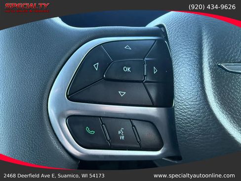 Used 2022 Chrysler Pacifica Touring-L image 16