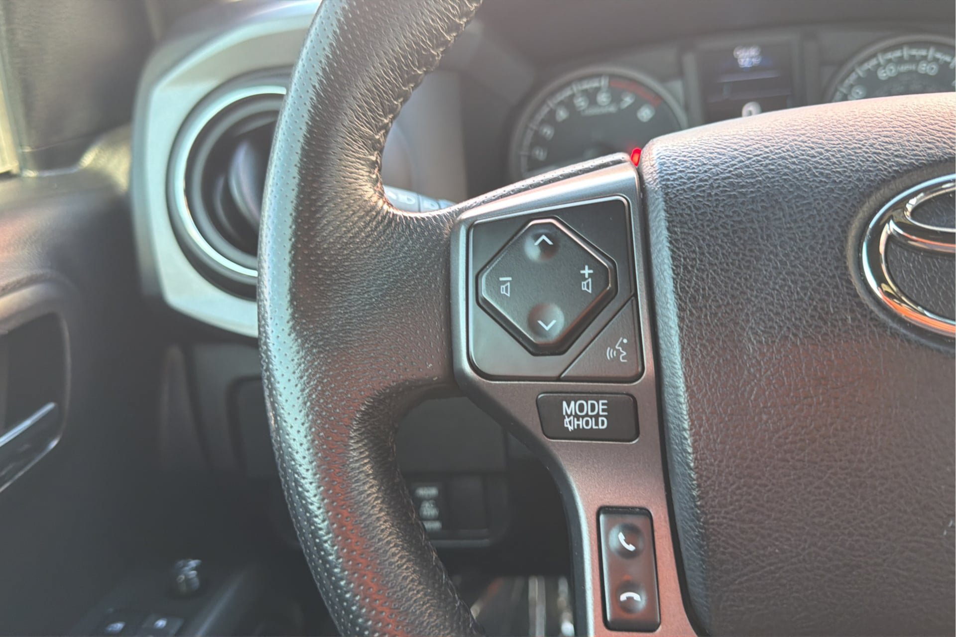 Used 2021 Toyota Tacoma TRD Off-Road AWD/4WD image 27