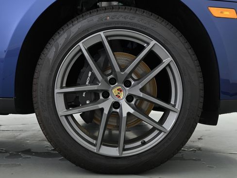 Certified 2025 Porsche Macan image 18