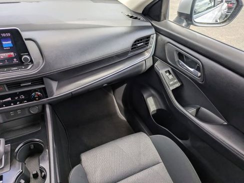 Used 2024 Nissan Rogue SV image 18