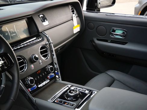 Certified 2023 Rolls-Royce Cullinan AWD/4WD image 22